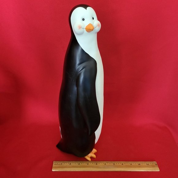 Elements Large Side Looking Emperor Penguin 2007 - Picture 6 of 14
